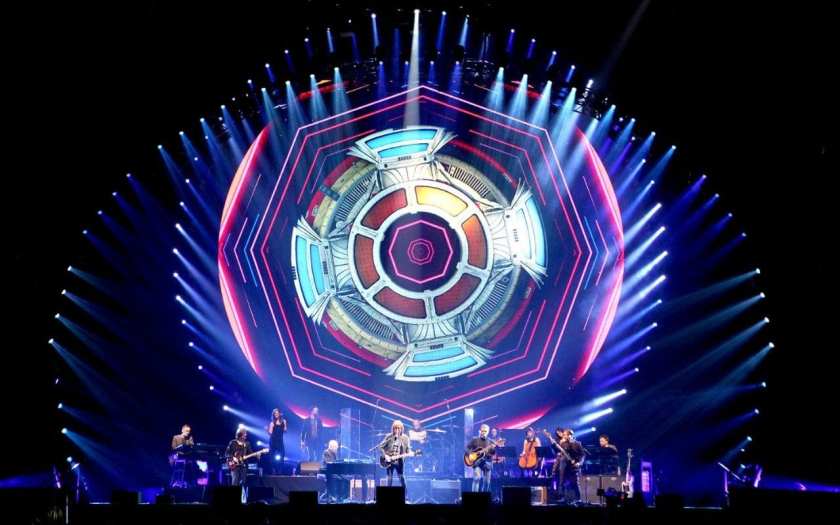 9.26 ELO in concert now