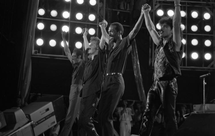 2.19 hall &amp; oates - Live Aid with Kendricks and Ruffin
