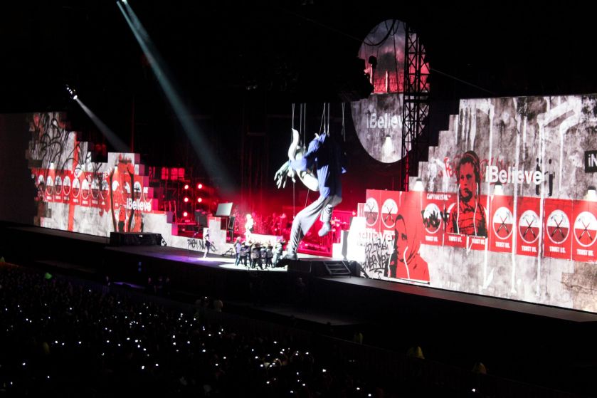 9.19 Roger Waters - The Wall Live