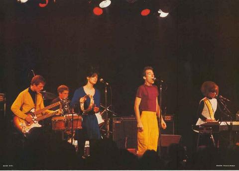 2.28 The B-52's Live
