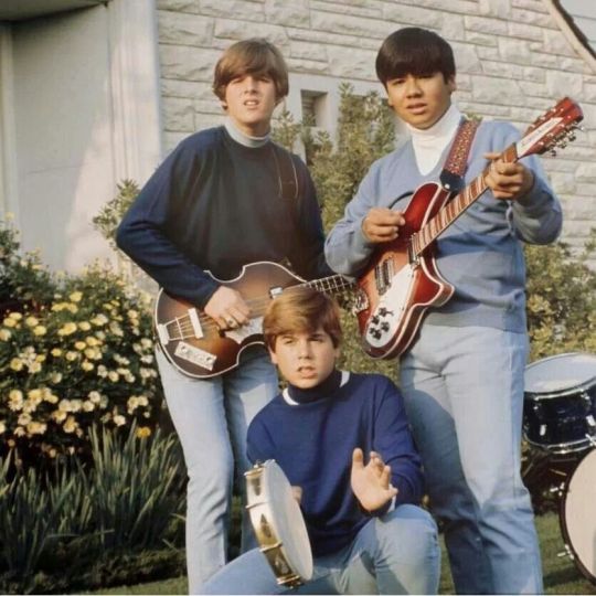 4.7 Dino Desi &amp; Billy